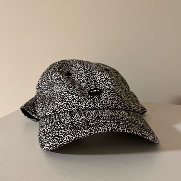 Zyia leopard hat - Picture 1 of 2